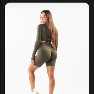 Alphalete Amplify Short 6.5 Oak color